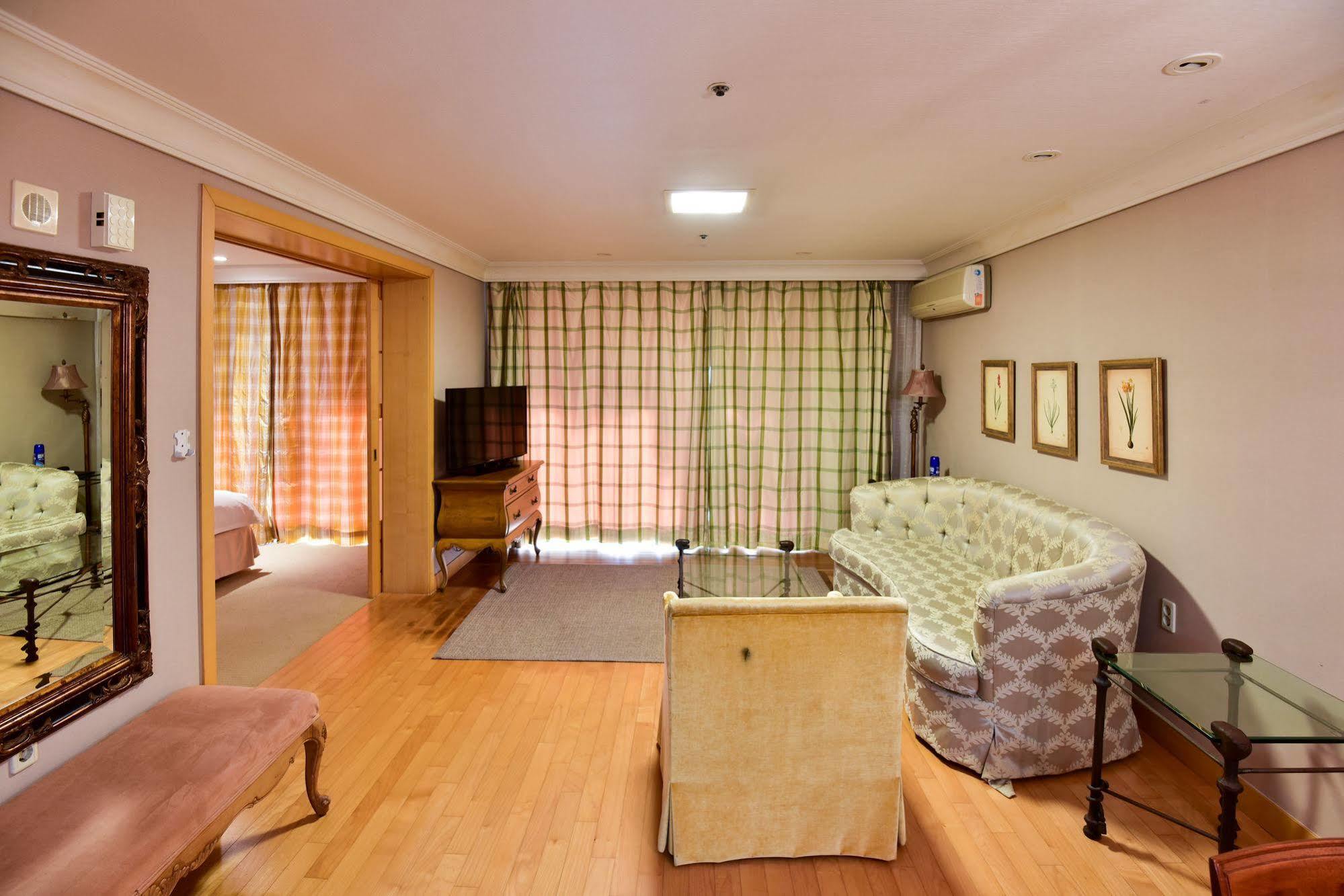 Lake Hills Jeju Resort Seogwipo Dış mekan fotoğraf